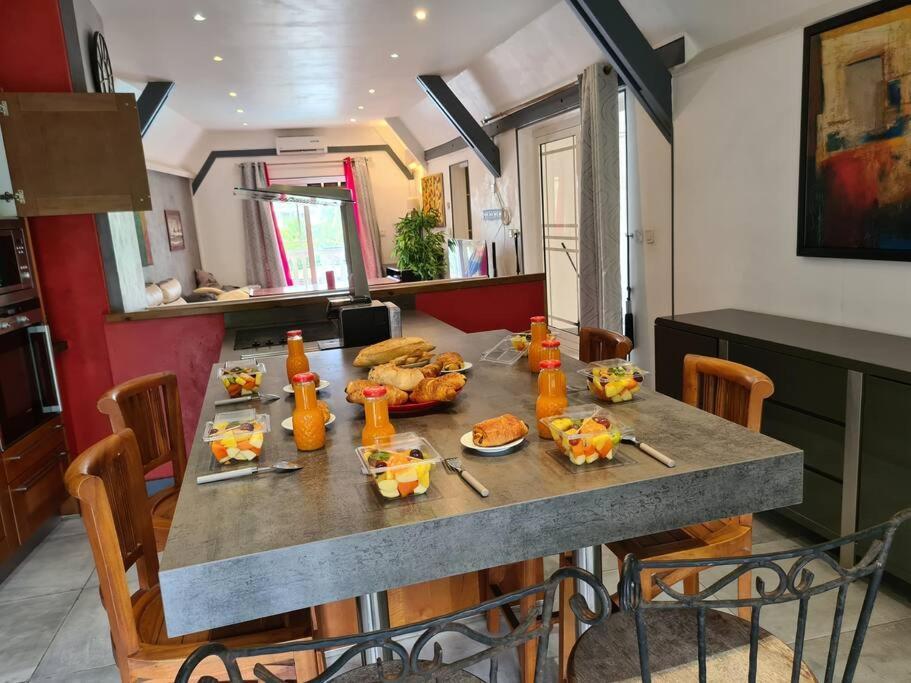 Le Flamboyant Apartment แซ็งต์-จีลส์-เลส์-แบ็งส์ ภายนอก รูปภาพ