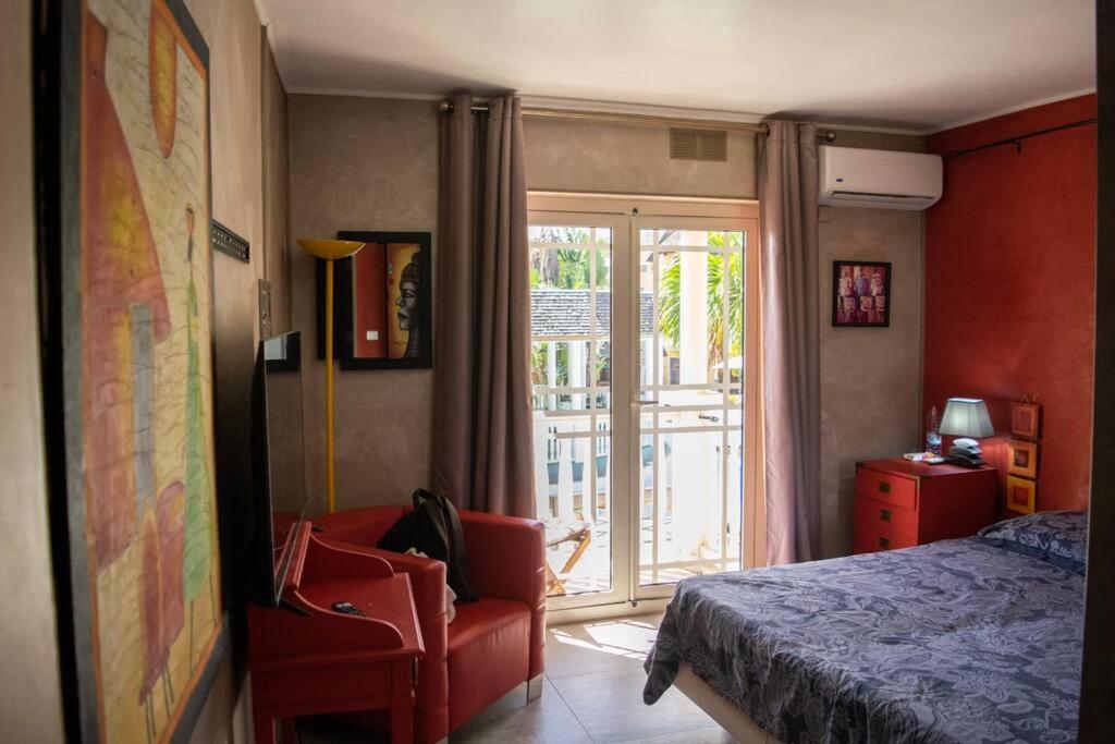 Le Flamboyant Apartment แซ็งต์-จีลส์-เลส์-แบ็งส์ ภายนอก รูปภาพ