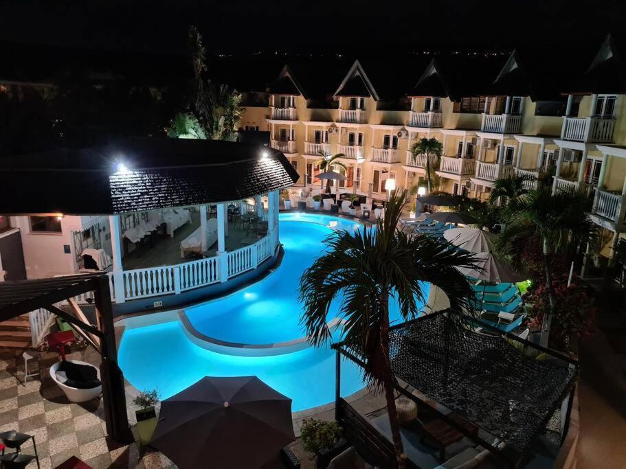 Le Flamboyant Apartment แซ็งต์-จีลส์-เลส์-แบ็งส์ ภายนอก รูปภาพ
