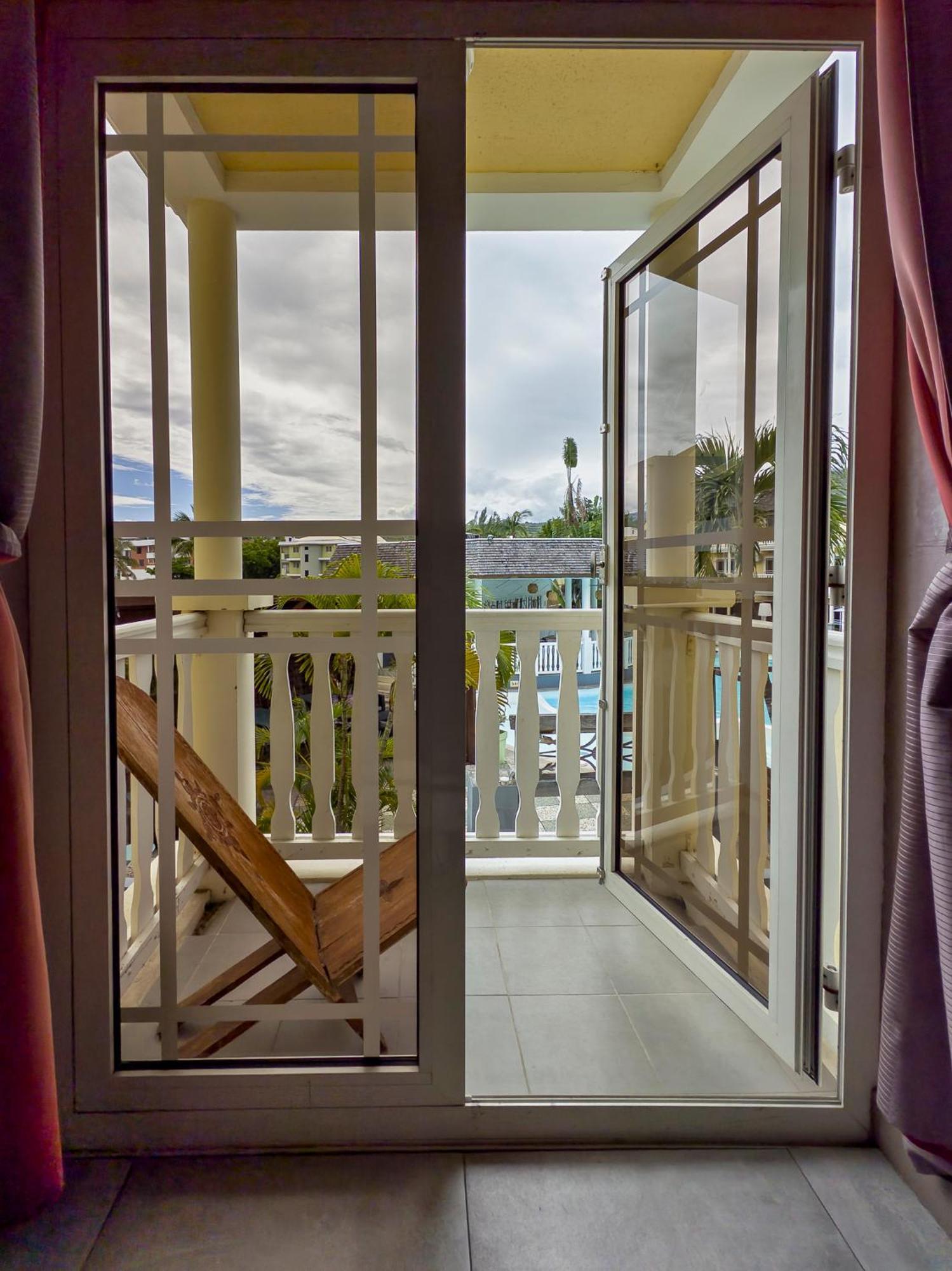 Le Flamboyant Apartment แซ็งต์-จีลส์-เลส์-แบ็งส์ ภายนอก รูปภาพ