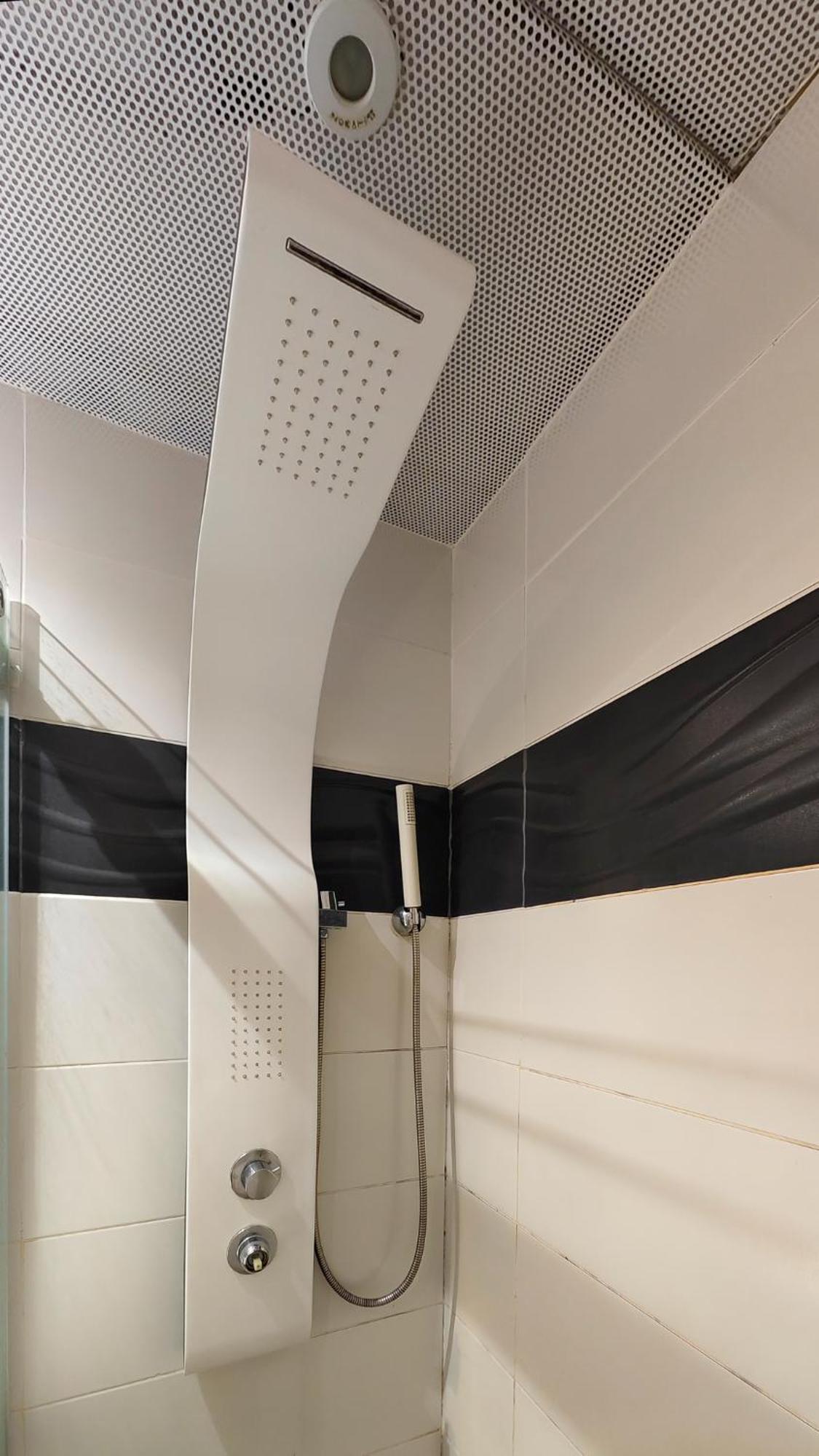 Le Flamboyant Apartment แซ็งต์-จีลส์-เลส์-แบ็งส์ ภายนอก รูปภาพ