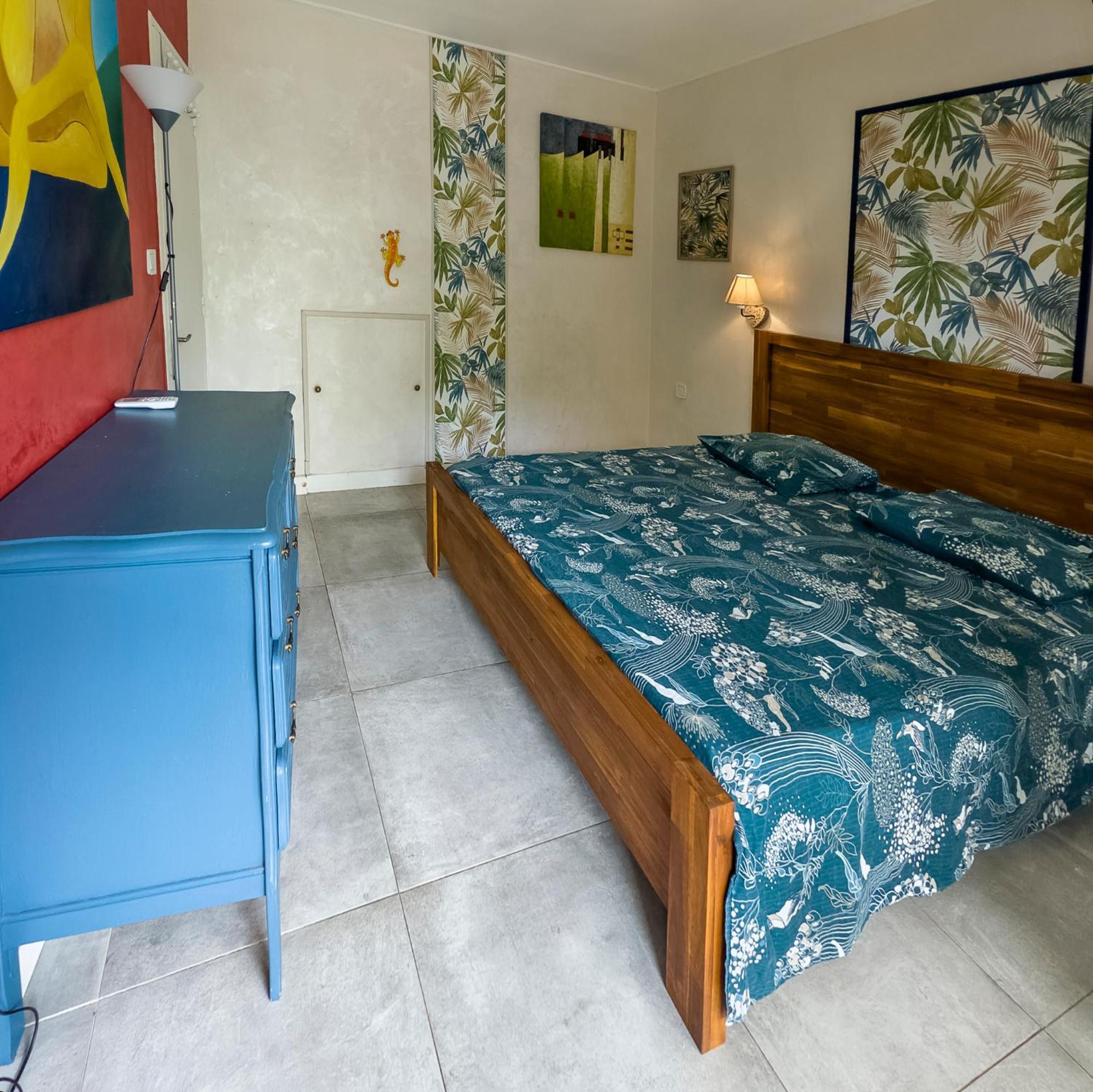 Le Flamboyant Apartment แซ็งต์-จีลส์-เลส์-แบ็งส์ ภายนอก รูปภาพ