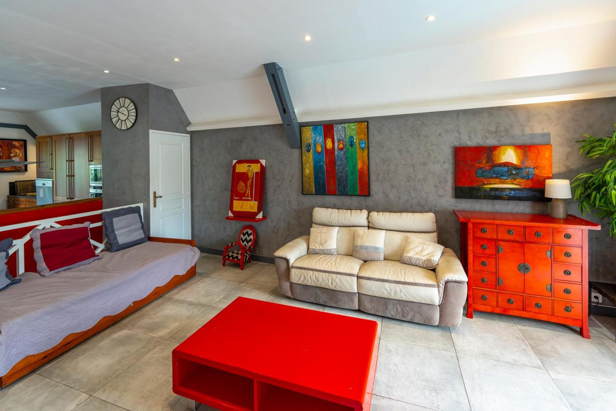 Le Flamboyant Apartment แซ็งต์-จีลส์-เลส์-แบ็งส์ ภายนอก รูปภาพ