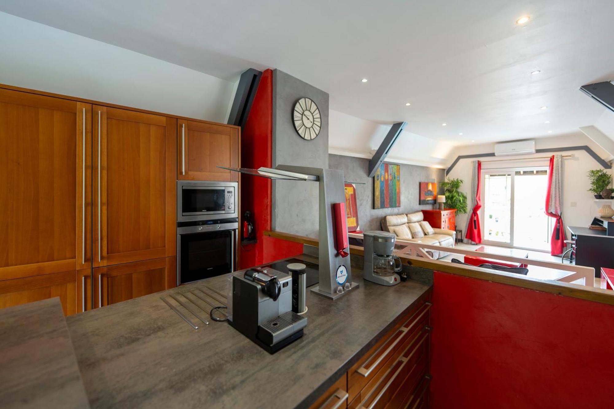 Le Flamboyant Apartment แซ็งต์-จีลส์-เลส์-แบ็งส์ ภายนอก รูปภาพ