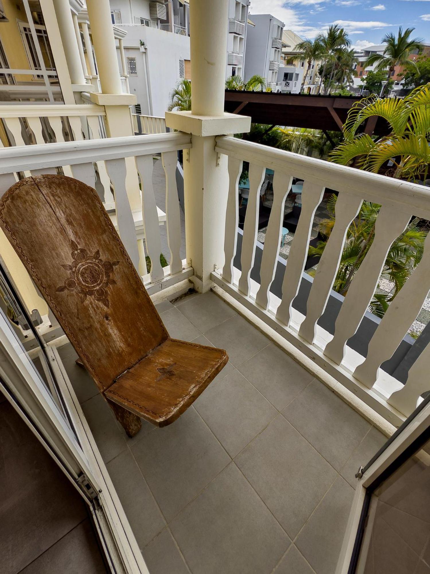 Le Flamboyant Apartment แซ็งต์-จีลส์-เลส์-แบ็งส์ ภายนอก รูปภาพ