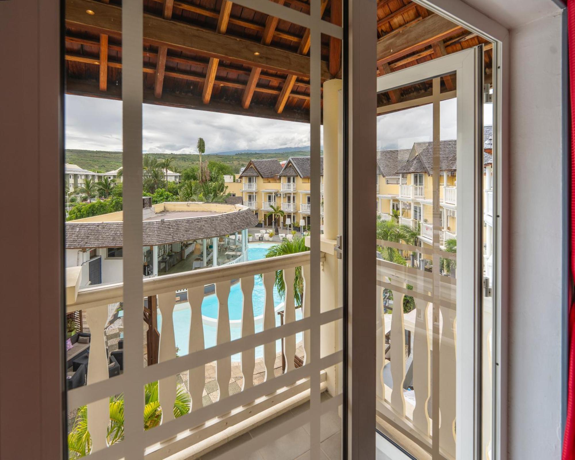 Le Flamboyant Apartment แซ็งต์-จีลส์-เลส์-แบ็งส์ ภายนอก รูปภาพ