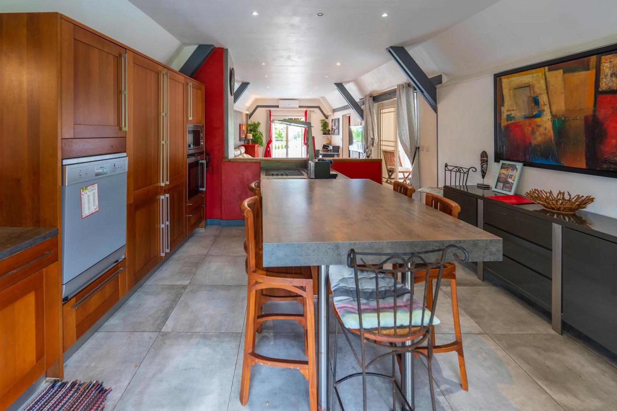 Le Flamboyant Apartment แซ็งต์-จีลส์-เลส์-แบ็งส์ ภายนอก รูปภาพ