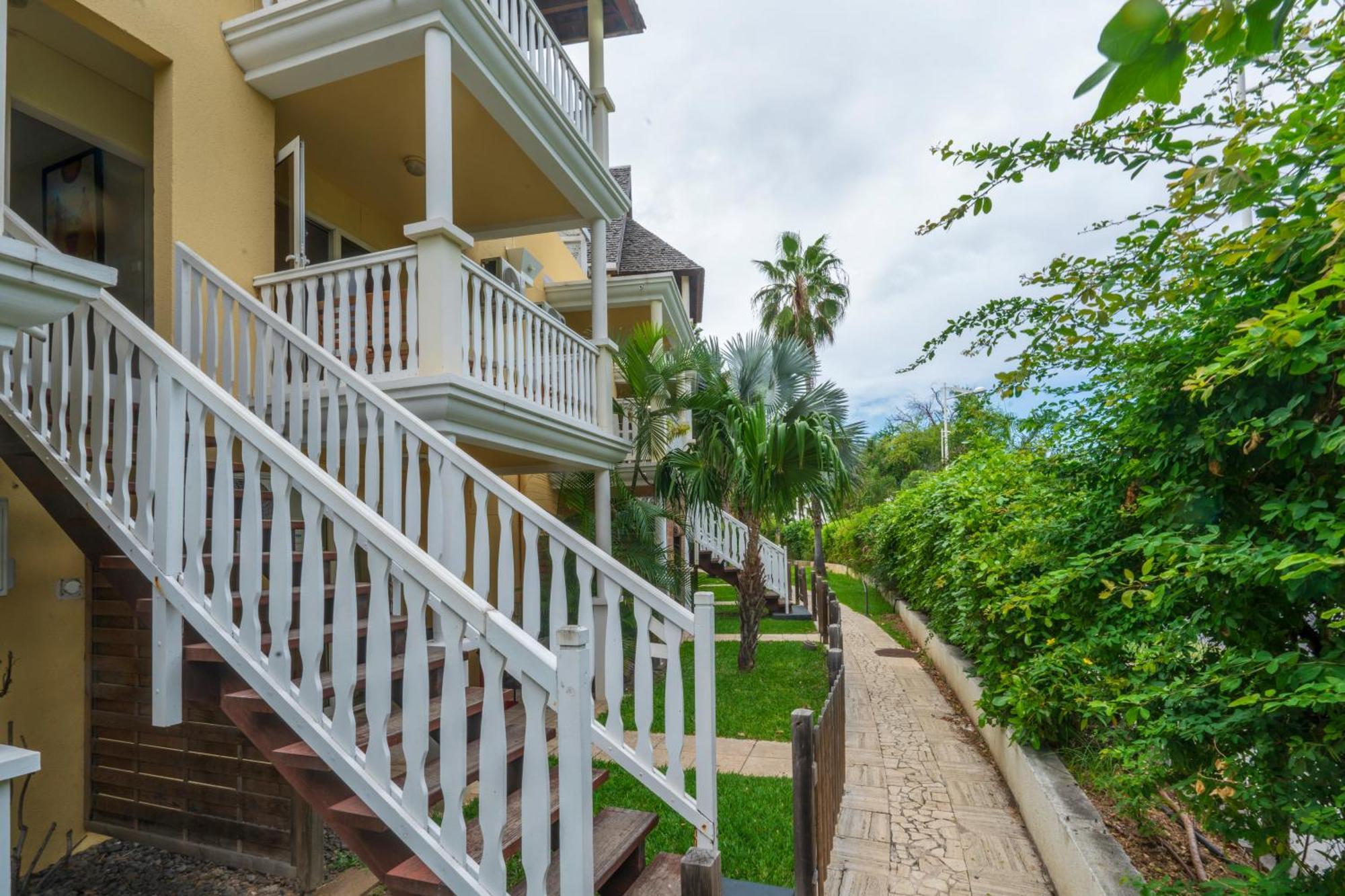 Le Flamboyant Apartment แซ็งต์-จีลส์-เลส์-แบ็งส์ ภายนอก รูปภาพ