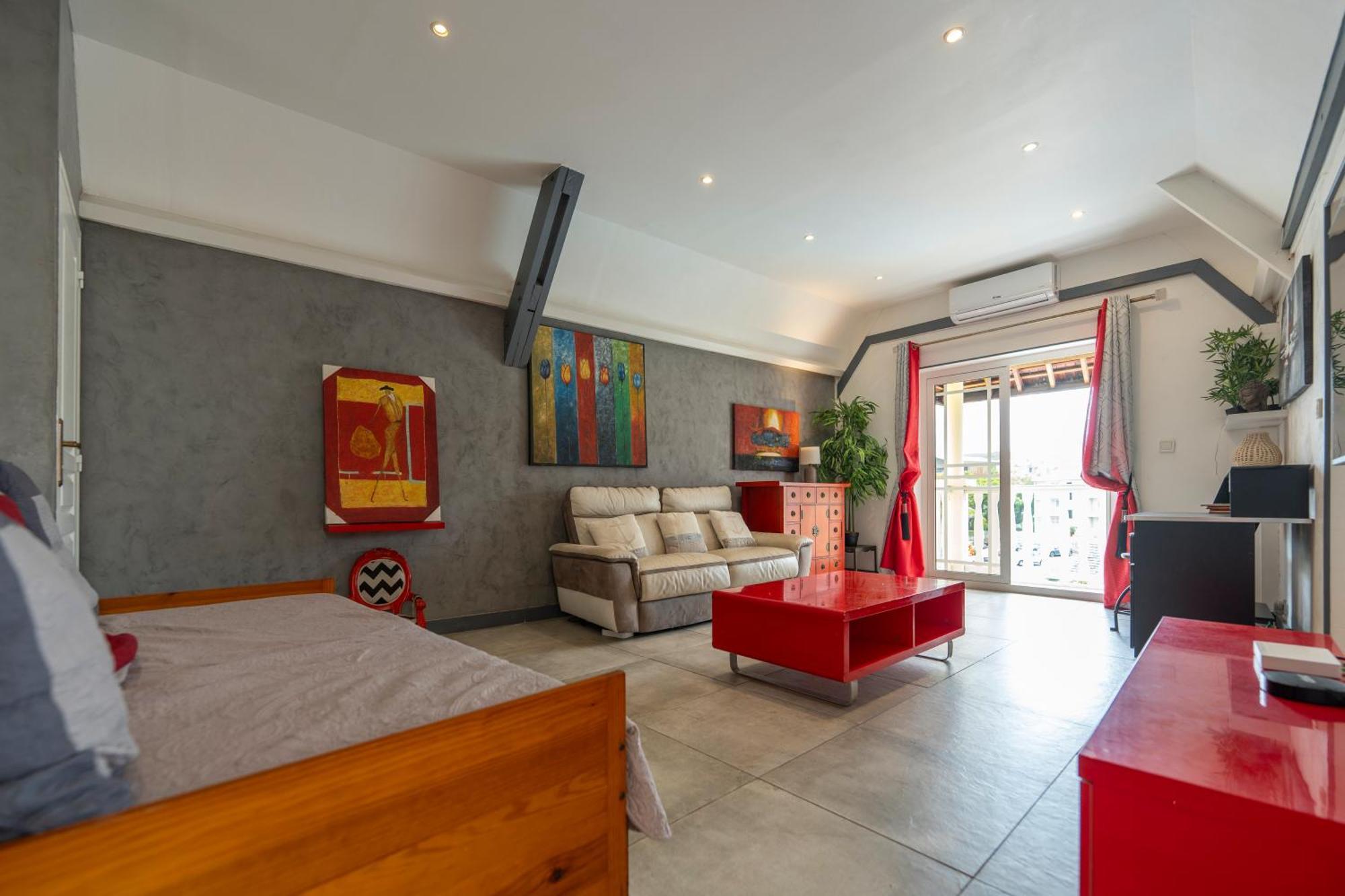 Le Flamboyant Apartment แซ็งต์-จีลส์-เลส์-แบ็งส์ ภายนอก รูปภาพ